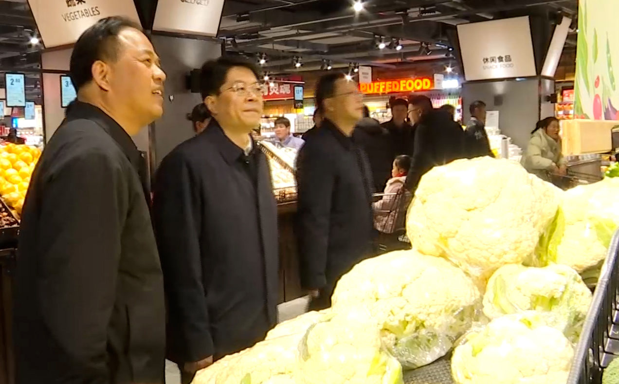 周口市長(zhǎng)詹鵬到萬(wàn)果園檢查指導(dǎo)春節(jié)物資保障情況